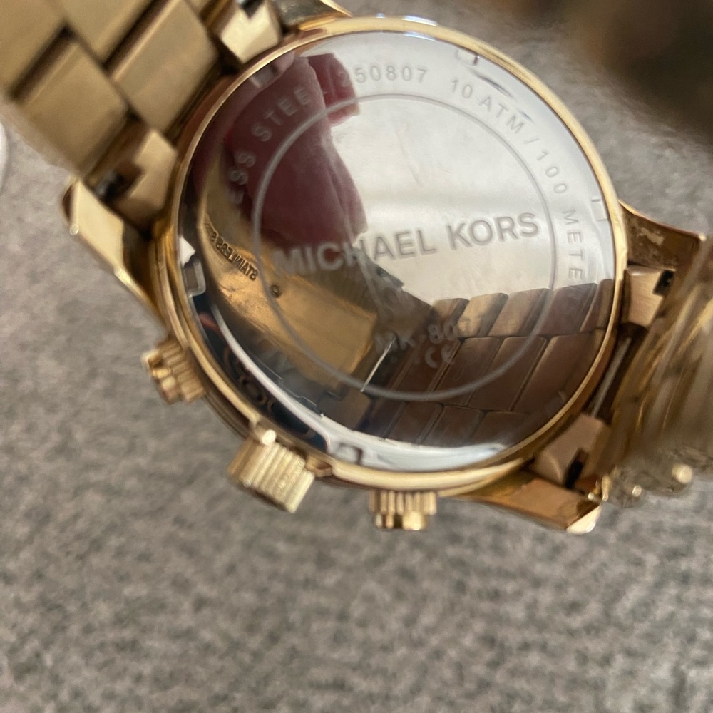 Men’s gold Michael Kors watch 🕰️ - Picture 5 of 6